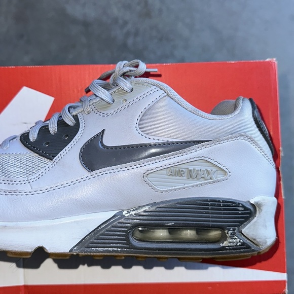 Nike Women’s Air Max 90 Essential - Picture 6 of 9
